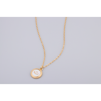 Golden pendant with insertion of a pearly shell medallion decorated with the letter “Tâ”ت